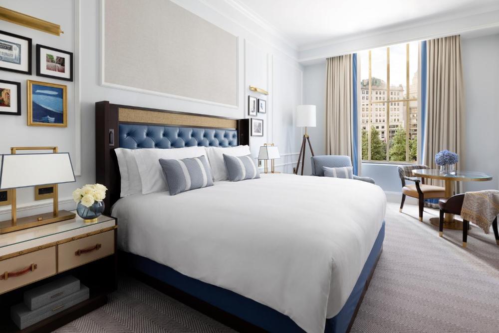 Premier King Room interior